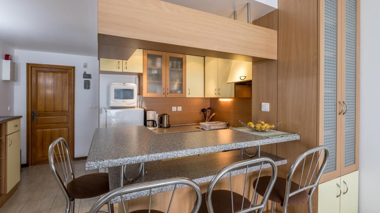 Apartments Katarina 特罗吉尔 外观 照片